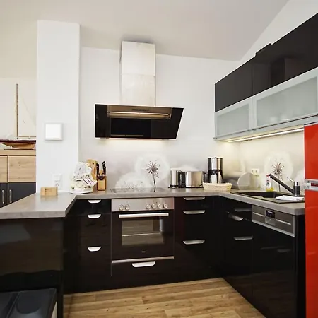 Mit Meerblick Und Balkon, Strandnah, Gratis Nutzung Vom Ahoi Erlebnisbad Und Sauna In Sellin - Meeresblick 51 * Goehren (Ruegen)