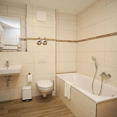 Mit Meerblick Und Balkon, Strandnah, Gratis Nutzung Vom Ahoi Erlebnisbad Und Sauna In Sellin - Meeresblick 51