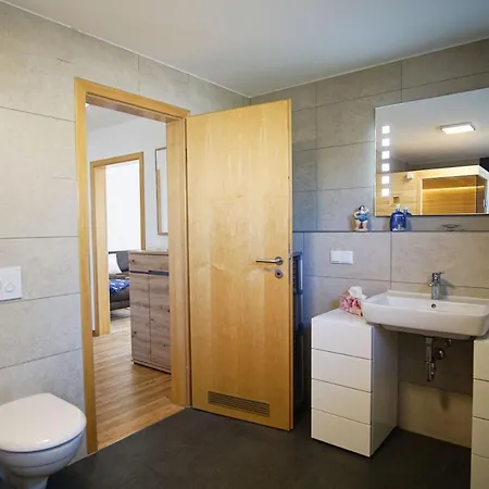 Mit Meerblick Und Balkon, Strandnah, Gratis Nutzung Vom Ahoi Erlebnisbad Und Sauna In Sellin - Meeresblick 51 Goehren (Ruegen)