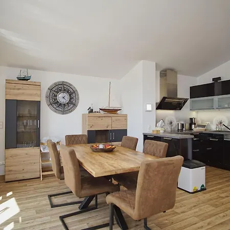 Mit Meerblick Und Balkon, Strandnah, Gratis Nutzung Vom Ahoi Erlebnisbad Und Sauna In Sellin - Meeresblick 51 * Goehren (Ruegen)